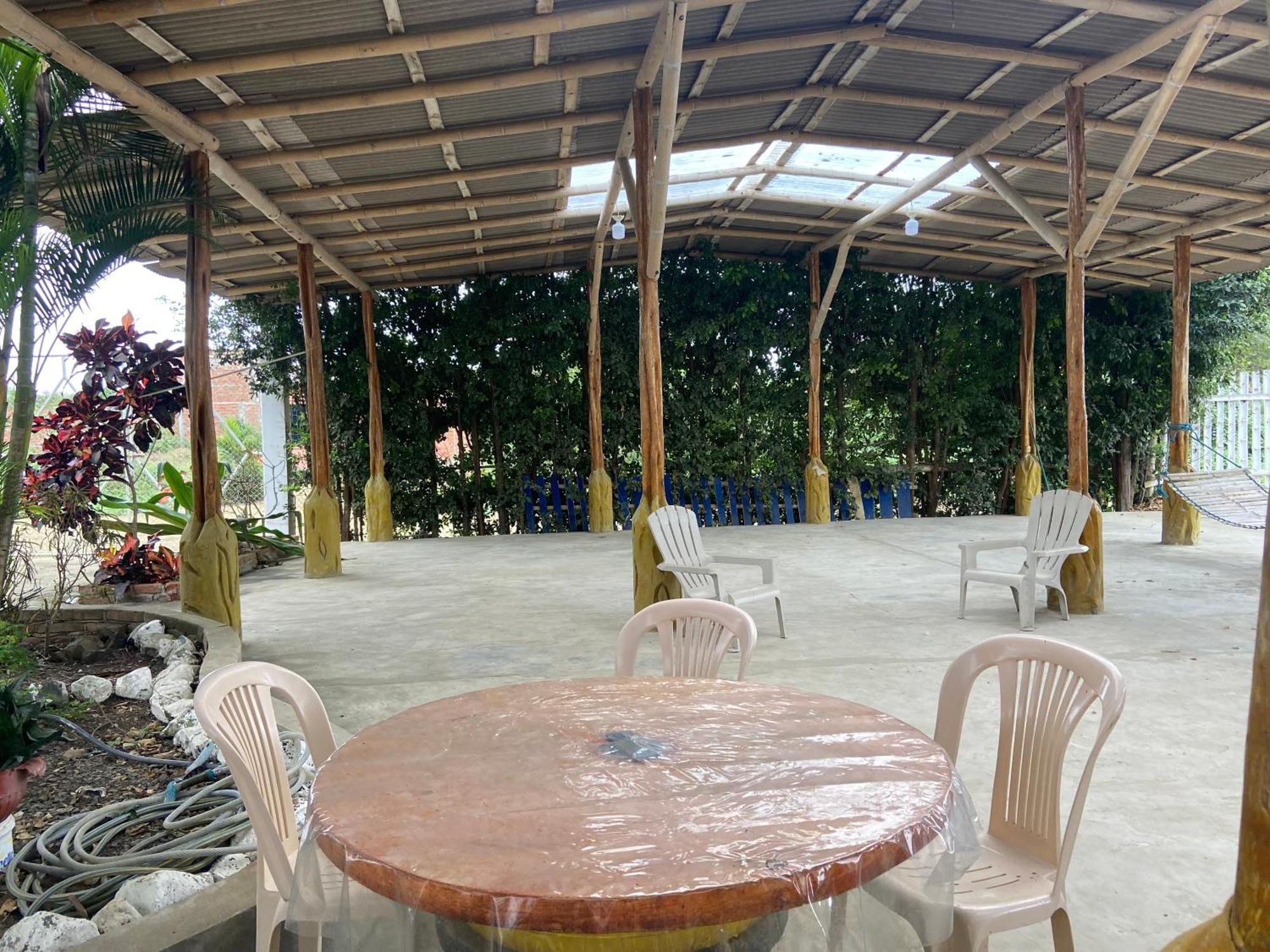 Hosteria Del Puerto ปูแอร์โตโลเปซ ภายนอก รูปภาพ