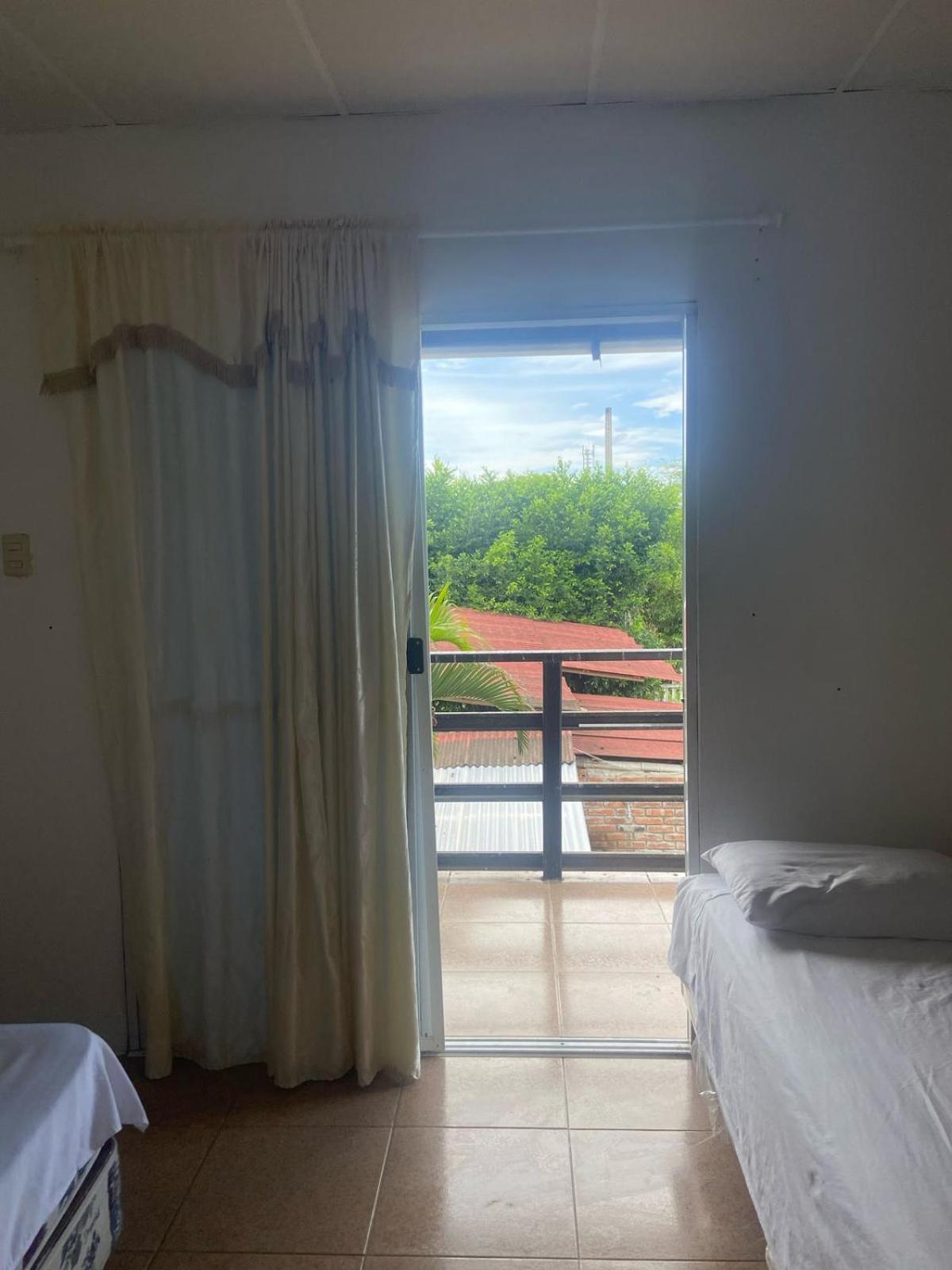 Hosteria Del Puerto ปูแอร์โตโลเปซ ภายนอก รูปภาพ