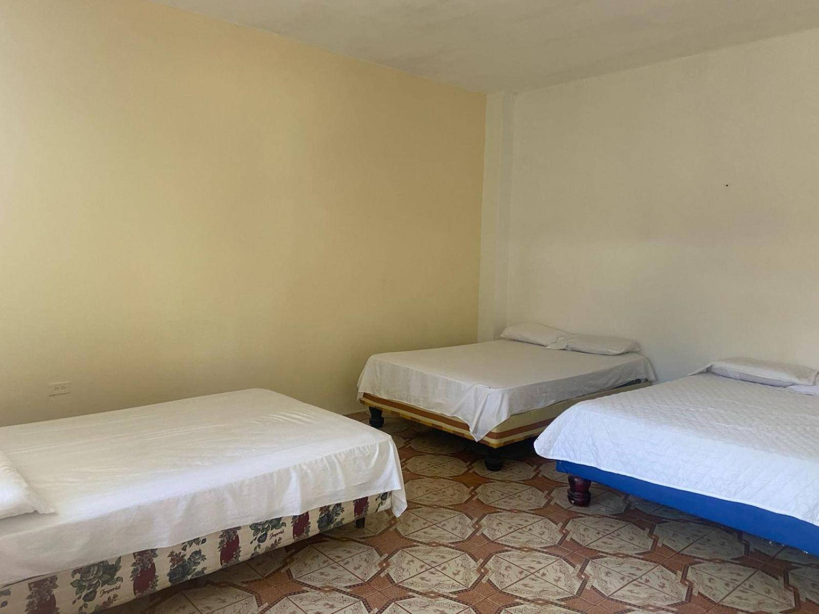 Hosteria Del Puerto ปูแอร์โตโลเปซ ภายนอก รูปภาพ