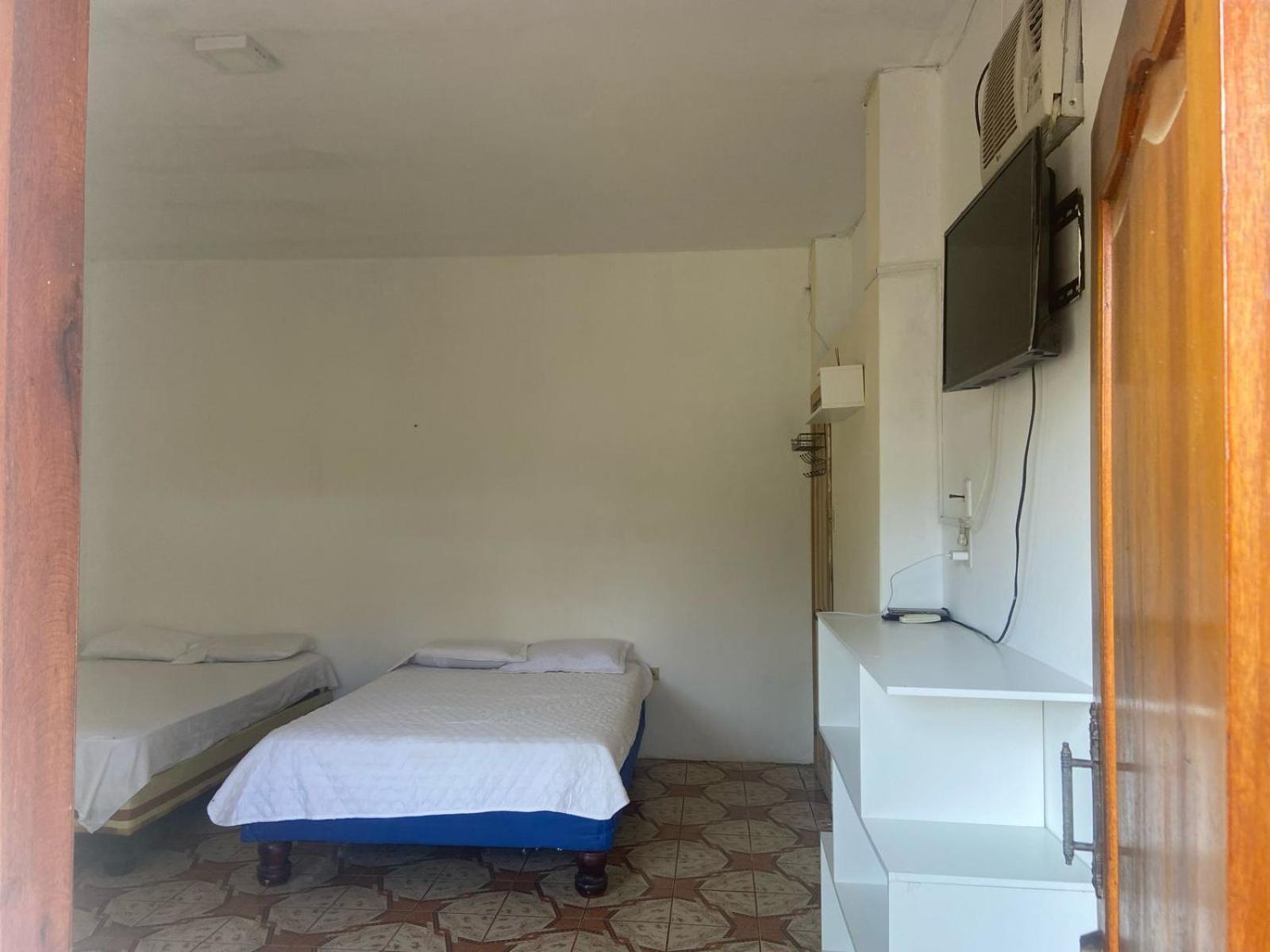 Hosteria Del Puerto ปูแอร์โตโลเปซ ภายนอก รูปภาพ